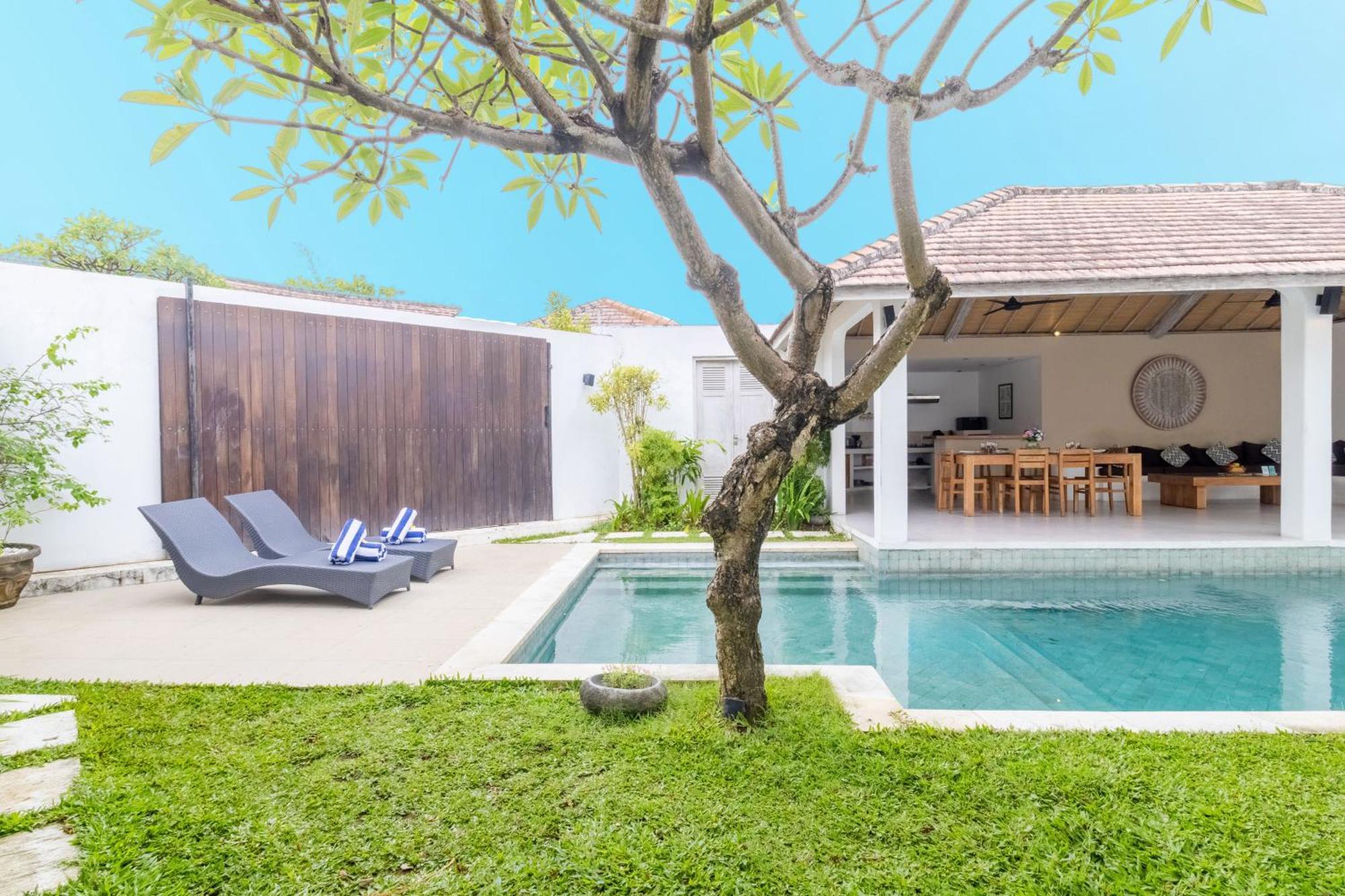 Cocodrilos 2 - 3 Bedroom Private In Villa Seminyak (Bali)
